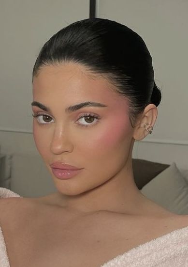 Strawberry Makeup, Estilo Kylie Jenner, Hairstyles Aesthetic, No Makeup Makeup, Birthday Makeup, Soft Glam Makeup, Dope Makeup, Glamour Makeup, No Makeup