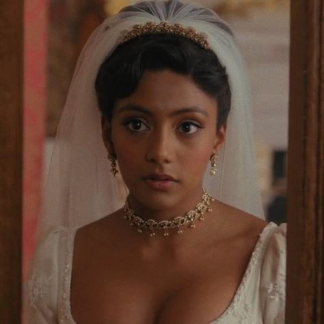 bridgerton edwina sharma aesthetic icons Reverend Hale, Edwina Sharma, Crystal Crown Tiaras, Princess Core, Elle Woods, Historical Dresses, Tiaras And Crowns, Pretty Selfies, Historical Fashion