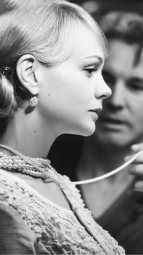 Carey Mulligan From : The Great Gatsby - 2013 Characters : Daisy Buchanan Vintage Wedding Decorations Diy, Wedding Decorations Diy Centerpiece, Look Gatsby, Vintage Wedding Colors, Short Wedding Dress Vintage, Vintage Wedding Centerpieces, Vintage Makeup Looks, Daisy Buchanan, Vintage Jewelry Repurposed