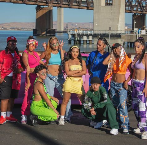 Hip Hop Outfits Dancers, Dance Crew Outfits, Hiphop Dance Outfit, Latin Aesthetic, Hip Hop Dance Team, Dancehall Outfits, 90s Hip Hop Outfits, Dancehall Party, Cultura Hip Hop