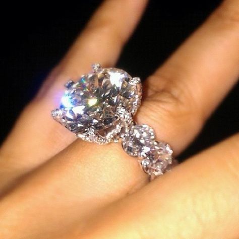 floyd mYWEATHER wedding ring | floyd mayweather wife s ring 3 million dollars 99 % all diamonds ... Huge Engagement Rings, Rolex Diamond, Engagement Ring Photos, Bow Ring, Put A Ring On It, Bling Rings, Ring Photos, Dream Ring, Jewelry Wedding