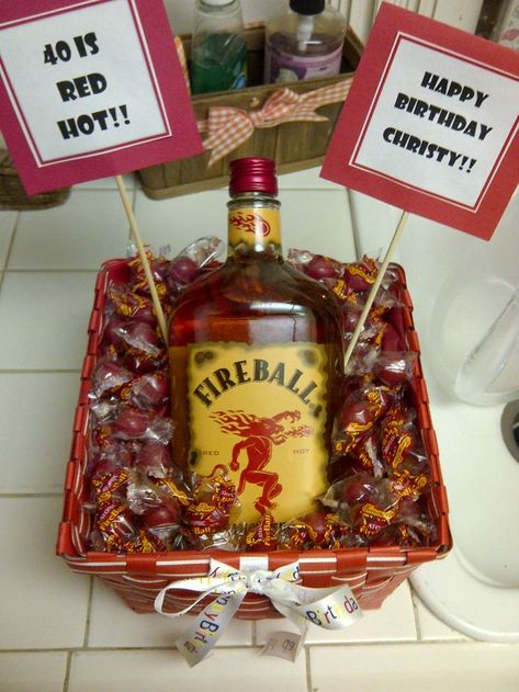 Alcohol Gift Baskets, Liquor Gift Baskets, 40th Party Ideas, Christmas Drinks Alcohol, Cinnamon Whiskey, Liquor Gifts, Raffle Basket, Birthday Basket, Alcohol Gifts