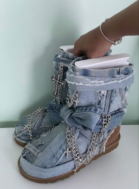 Jean Boots Diy, Jean Ugg Boots Diy, Denim Slides Diy, Custom Boots Diy, Denim Uggs, Custom Uggs, Blue Jean Shoes, Jean Boots, Upcycle Shoes