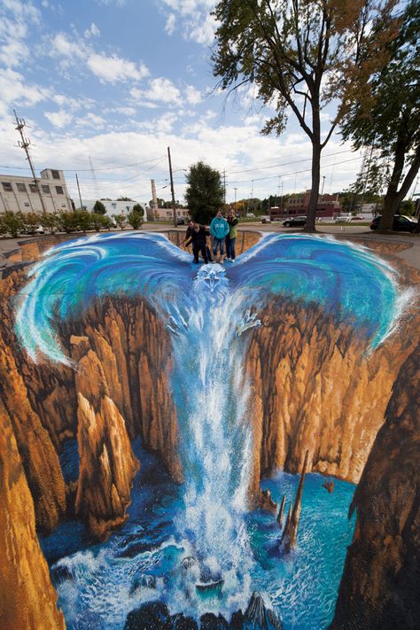 89 of the world's most mind-bending 3D chalk drawings 3d Sidewalk Art, Illusion Kunst, Street Art Illusions, Chalk Artist, Pavement Art, 3d Chalk Art, Sidewalk Chalk Art, Sidewalk Art, Street Painting