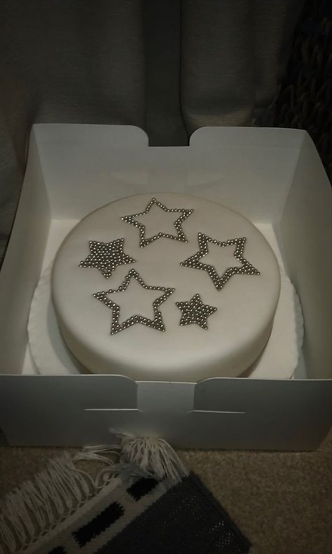 Star Cake, Funny Birthday Cakes, Bday Party Theme, Creative Birthday Cakes, Makanan Diet, Black Stars, Birthday Inspo, Pretty Birthday Cakes, Cute Birthday Cakes