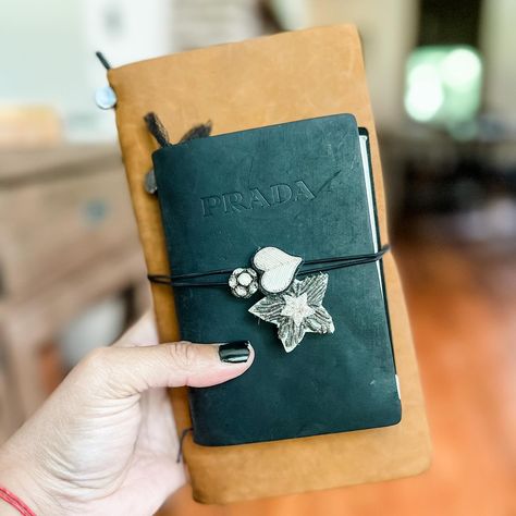 Patreon Post: The Charm(s) of My Travelers Notebook Covers I love finding interesting and unique items to use as charms on my Travelers Notebooks, and I just did a photohevy a post about charms I use (and have used) on my TN’s. Visit my patreon to learn more! #travelersnotebookjournal #midoritravelersnotebook #travelersnotebook #artjournal #travelersnotebookaddict #travelersnotebookaddiction #creativejournaling #travelersnotebookcharm Travellers Notebook, Midori Travelers Notebook, A5 Planner, Snail Mail, Travelers Notebook, Unique Items, Book Journal, Phone Ring, Art Journal