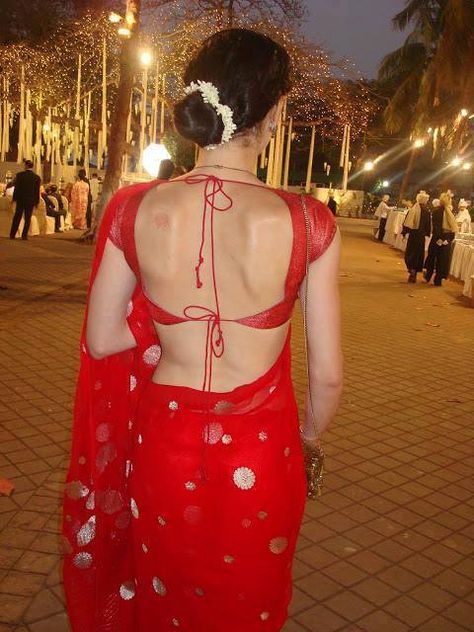 Red Sari, Low Cut Blouses, Saree Backless, Backless Blouse Designs, Blouse Design Images, Indian Saree Blouses Designs, Backless Blouse, Stylish Blouse Design, Unique Blouse