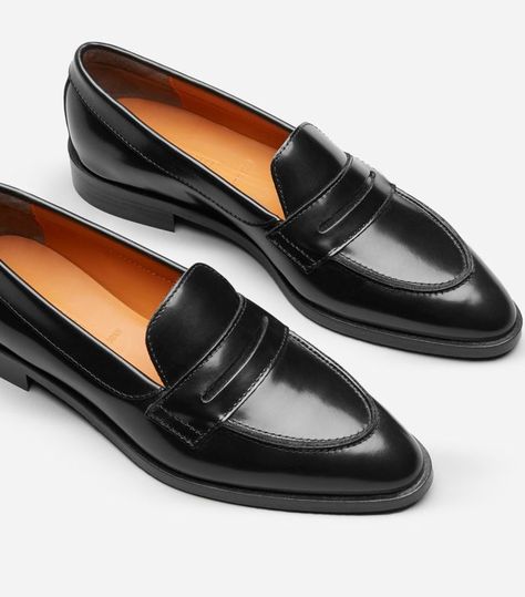 Penny Loafer Outfits Women, Shoe Capsule Wardrobe, Loafer Outfits Women, Shoe Capsule, Penny Loafers Outfit, Lauren Murphy, Loafer Outfits, Loafers Men Outfit, Shoe Trend