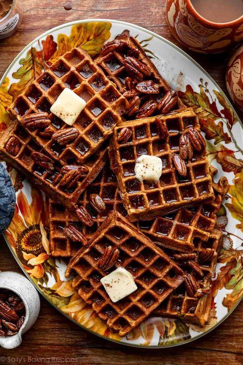 Best Pumpkin Waffles Recipe, Pumpkin Waffles Recipe Easy, Pumpkin Waffles Healthy, Pumpkin Waffles Easy, Waffles Recipe Easy, Pumpkin Waffle Recipe, Fall Waffles, Pumpkin Coffee Creamer, Pumpkin Waffles Recipe