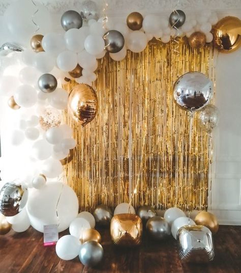 New Years Eve Party Food, Party Food Decor, New Years Eve House Party, New Year's Eve Party Themes, New Years Eve Party Ideas, New Years Eve Party Ideas Decorations, House Party Decorations, Food Decor, New Year's Eve Celebrations