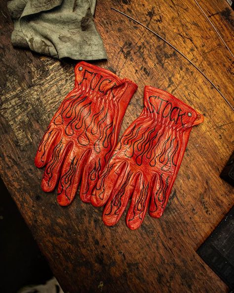 Custom gloves 🔥 hand painted 1 of 1 #mfcustoms #chopper #bobber #gloves #customgloves #harleydavidsonmotorcycles #custombike… | Instagram Biker Gloves Men, Gloves For Motorcycle, Biker Gloves, Motor Gloves, Leather Motorcycle Gloves, Motorcycle Men, Vintage Biker, Ralph Lauren Style, Harley Davidson Motorcycles