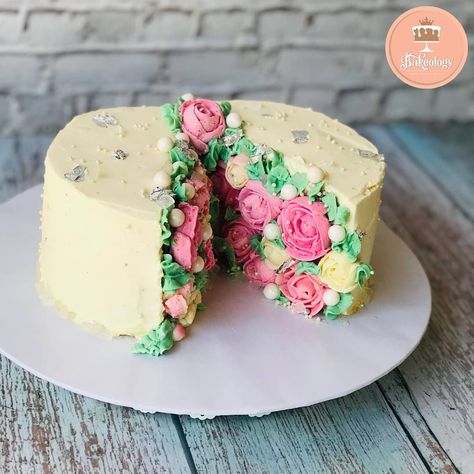 Half And Half Cake Designs, Split Cake Design, Vegan Carrot Cake Recipe, Split Cake, Inside Cake, Cake With Flowers, Vegan Carrot Cakes, Carrot Cake Recipe, Buttercream Flowers