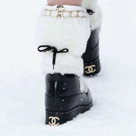 Cashmere Lounge Set, Aspen Ski, Winter Princess, Chanel Boots, Snow Princess, Snow Trip, Winter Inspo, Snow Bunnies, Ski Season