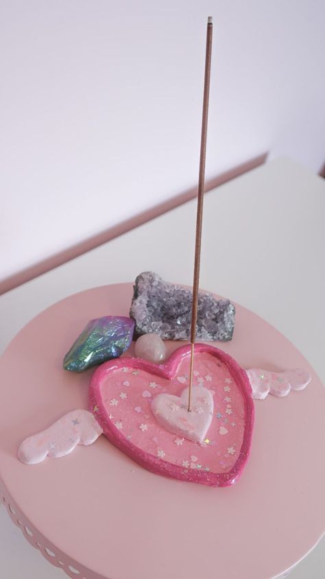 Clay Crystal Holder, Valentines Day Decor Diy, Valentines Day Craft, Insence Burner, Easy Valentines, Clay Heart, Crystal Holder, Sculpture Art Clay, Handmade Plates