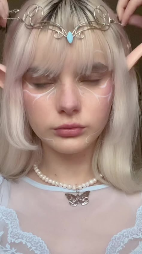 Parkerhupf Makeup, Air Fairy Makeup, Fairy Cosplay Makeup, Elfen Make Up, Elf Cosplay Makeup, Elf Makeup Aesthetic, Angel Make Up, Dnd Makeup, Elf Makeup Looks