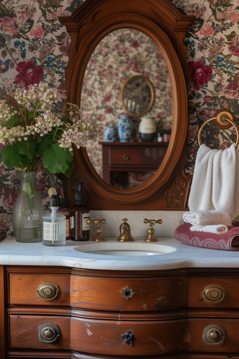 School Bathroom Ideas, Old School Bathroom, Small Victorian Bathroom, Old Fashioned Bathroom, Antique Bathroom Ideas, Victorian Bathroom Accessories, Bathroom Design Wood, Vintage Modern Bathroom, Vintage Bathroom Remodel