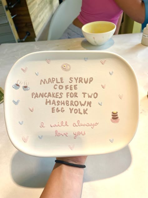 Cute Aesthetic Pottery, Painted Plates Aesthetic, Painting Ceramics Aesthetic, Harry Styles Mug Painting, Harry Styles Inspired Pottery Painting, Pottery Painting Ideas Harry Styles, Pottery Painting Aesthetic Friends, Harry Styles Ceramic Ideas, Cute Ceramic Plates