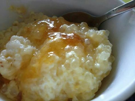 Sago poeding Sago Pudding Recipe, Sago Pudding, Sago Recipes, South African Desserts, African Dessert, Slow Cooker Breakfast, African Cooking, South African Recipes, Microwave Cooking