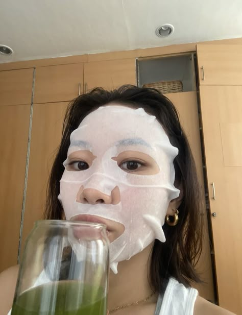 Face Mask Selfie Aesthetic, Facw Masks, Asian Skincare Aesthetic, Skincare Korean Aesthetic, Korean Sheet Mask Aesthetic, Doing Skincare Aesthetic, Korean Glass Skin Aesthetic, Korean Beauty Aesthetic, Facial Mask Aesthetic