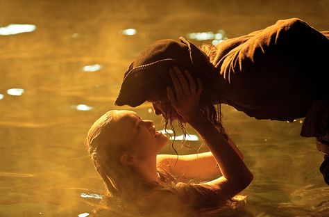 Mermaids Kissing, Mermaid Movies, Morgana Pendragon, Robbie Kay, On Stranger Tides, Gemma Ward, Mermaids And Mermen, 3d Video, Pirate Life