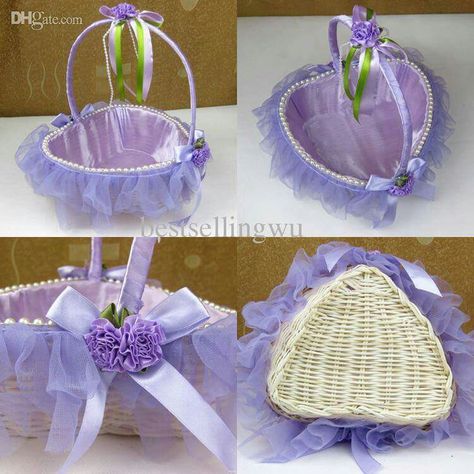 Flower girl basket decorating ideas Engagement Platter, Diy Wedding Wreath, Barbie Bed, Bridesmaid Baskets, Engagement Gift Baskets, Wedding Flowers White, Heart Basket, Creative Gift Baskets, Groomsmen Gift Box