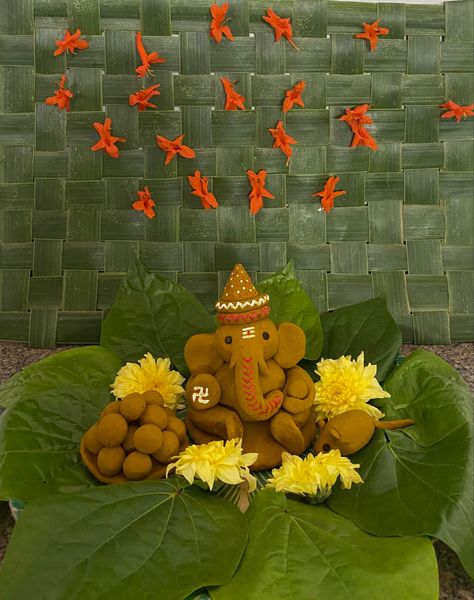 Vinayaka Chavithi Decoration At Home, Jalaram Bapa, Vinayaka Chavithi, Eco Friendly Ganesha, Pooja Decoration, Ganesha Idol, Ganesh Idol, Ganesh Art, Diwali Festival