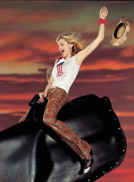 Ride a mechanical bull. Would love to try this some day! Divas Pop, Madonna Music, Madonna Photos, Lady Madonna, Wild West Party, Mechanical Bull, Saloon Girls, Rodeo Fashion, Cowboy Outfits