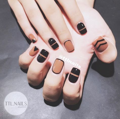 Reflective Nails, Kutek Disney, Nail Trend, Minimalist Nail Art, Gelish Nails, Nail Style, Nail Swag, Black Nail, Trendy Nail Design