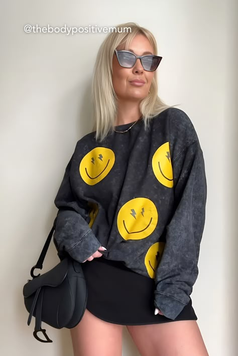 Smiley Outfits, Big T Shirt Outfits, Smiley Sweatshirt, Smiley Face Graphic, Rock Tshirt, Yellow Smiley Face, Face Graphic, Coffee Dates, Lightning Bolts