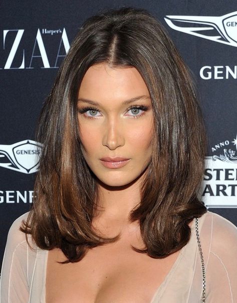 Bella Hadid at Harper's Bazaar Icons party 2018 Pinned Straight Hair, Bella Hadid Bob Haircut, Layered Lob Straight, Bella Hadid Brown Hair, Bella Hadid Hair Color, Bella Hadid Haircut, Breast Length Hair, Blonde Bella Hadid, Lob Straight Hair