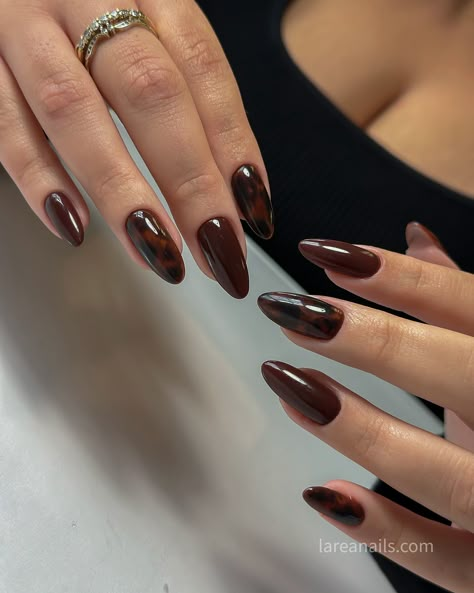 September Nails Brown, Brown And Blue Aura Nails, Brown Glass Nails, Winter Nails Brown, Brown Aura Nails, Nail Inspo Brown, Brown Nails For Fall, Short Brown Nails, Nails For Fall