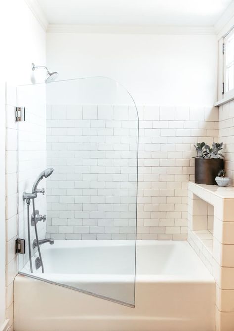 Shower Storage Diy, Bathroom Tub Shower Combo, Makeover Kamar Mandi, All White Bathroom, Bathroom Improvements, Bathroom Tub Shower, Shower Storage, Tub Doors, Bathroom Tub