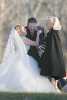 Gwen Stefani and Blake Shelton at RaeLynn's Wedding 2016 Gwen Stefani Wedding Dress, Blake Shelton Wedding, Gwen Stefani Wedding, Gwen Stefani And Blake Shelton, Blake Shelton Gwen Stefani, Gwen And Blake, Blake Shelton And Gwen, Gwen Stefani And Blake, Tennessee Wedding