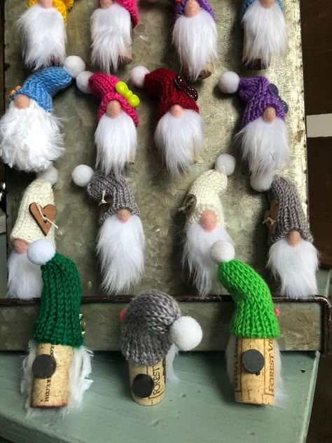 Gnome Magnets, Gnome Crafts, Cork Crafts Christmas, Wine Cork Diy Crafts, Cork Crafts Diy, Wine Cork Crafts, Gnomes Diy, Wine Corks, Diy Gnomes