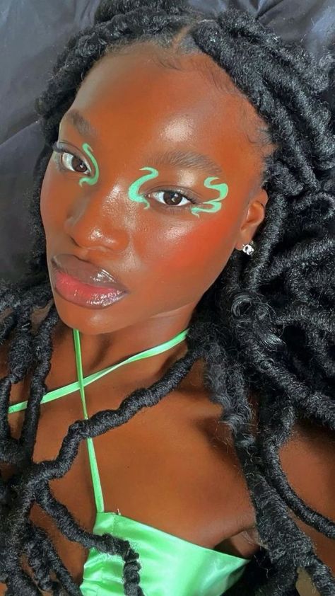 Face Art Makeup, Clubbing Aesthetic, Green Makeup, Green Eye, Her Campus, Artistry Makeup, Face Art, Green Eyes, Best Makeup Products