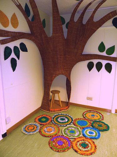 Tree Reading Corner, Tree Display Classroom, Willow Tree Display, Reading Tree, Tree Display, Willow Weaving, Party Barn, Book Corners, Trendy Tree