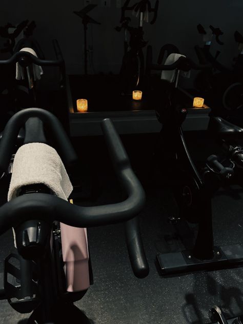 Spin Studio Aesthetic, Spin Aesthetic, Spin Class Outfit, Spin Class Aesthetic, Spin Class Routine, Gym Princess, Class Routine, Spin Instructor, Spinning Bike