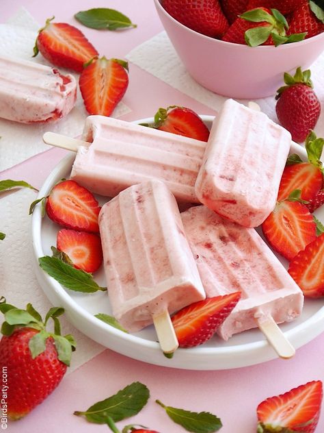 Strawberries and Cream Popsicles Recipe - an easy, delicious dessert using fresh strawberries that's perfect for warmer days or a summer party! by BirdsParty.com #popsicles #icecream #strawberriescream #popsiclerecipe #strawberryrecipe #icepops #icelollies Strawberry Popsicles Recipe, Popsicle Ice Cream, Popsicles Recipe, Watermelon Birthday Parties, Ice Lollies, Pink Fruit, Refreshing Desserts, Popsicle Recipes, Strawberry Puree