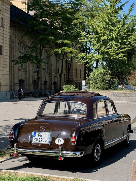 Mercedes Benz Ponton, Mercedes Pagoda, Mercedes 180, Mercedes Benz Cars, Benz Car, Old Car, Parking Lot, Wikimedia Commons, Old Cars