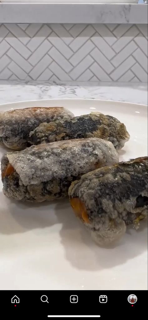 - vietnamese rice paper - seaweed - filling: cheese, instant ramen… Paper Seaweed, Vietnamese Rice Paper, Seaweed Rolls, Crispy Seaweed, Vietnamese Rice, Instant Ramen, Rice Paper, Nom Nom, Ramen