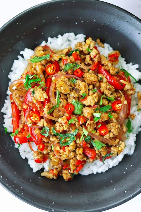 This Lemongrass Pork Stir-fry is quick and easy to make and exploding with bright and fresh flavors! Ground pork and red bell pepper get tossed with aromatics in a savory, slightly sweet, and tangy Vietnamese stir-fry sauce! Sprinkle on some fresh coriander and mint leaves and enjoy it over a bed of warm steamed rice! #vietnamese #stirfry #dinner #pork #easyrecipes #lemongrass #porkstirfry #groundpork | That Spicy Chick Lemongrass Pork, Lemongrass Recipes, Vietnamese Recipe, Dinner Pork, Chicke Recipes, Pork Stir Fry, Pork Tenderloin Recipes, Fried Pork, Stir Fry Recipes