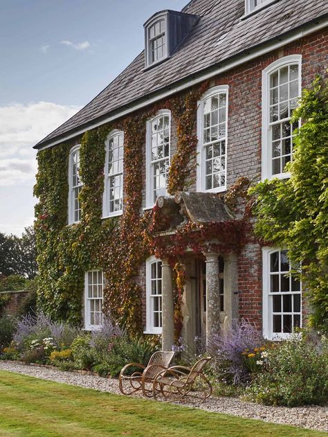 A Queen Anne house in the Cotswolds | Home of interior designer Emily Todhunter Cotswold Home Exterior, English Old House, Old British House Interior, British Architecture House, English Colonial House, English House Aesthetic, Queen Anne House Exterior, British Houses Interior, English Style Home Exterior