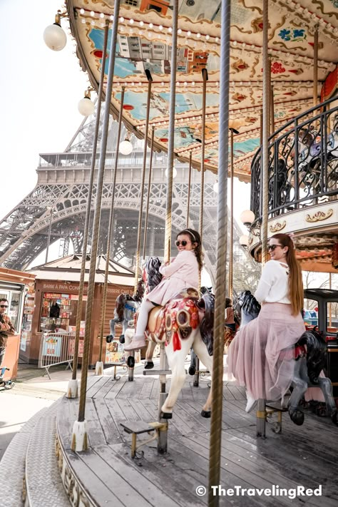 Eiffel Tower Carousel, Paris Family Photos, Paris Carrousel, Carousel Photoshoot, Paris Carousel, Things To Do With Children, Carousel Ride, Paris With Kids, Traveling To Paris