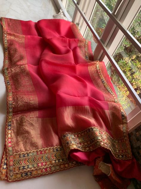 Organza Sarees With Zari Border, Red Tissue Saree, Aesthetic Sarees, Tissue Sarees, Saree Wearing Styles, Simple Saree Designs, Indian Sari Dress, Indian Bridal Sarees, Indian Bride Outfits