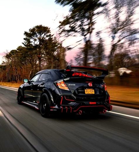 Modded Honda Civic Hatchback, Customized Honda Civic, Cars With Spoilers, Honda Type R Civic, Modded Honda Civic, Honda Civic Hatchback Modified, Honda Civic Modified, Type R Honda Civic, Toyota Corolla Sport