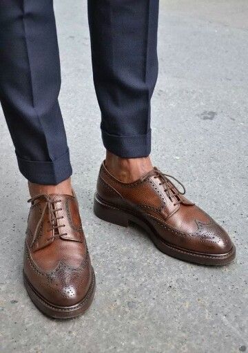 Length Male Shoes, Mode Tips, Crockett And Jones, Gentleman Shoes, Best Shoes For Men, Brogue Shoes, Brown Shoes, Best Sneakers, Grey Pants