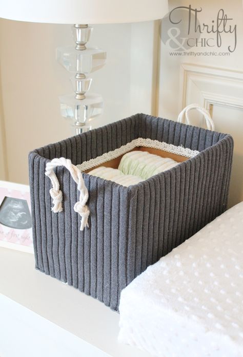 Cute Storage Boxes, Carton Diy, Shoe Box Storage, Bathroom Storage Hacks, Diy Storage Boxes, Old Sweater, Old Boxes, Diy Cardboard, Storage Hacks