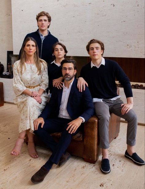 Family Potrait, Preppy Mens Fashion, Dream Family, Super Rich Kids, Rich Family, Aesthetic Boys, Rich Kids, Family Fashion, Mommy Life