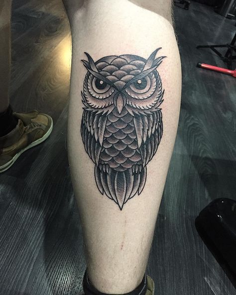 Mens Owl Tattoo, Traditional Owl Tattoos, Owl Tattoo Drawings, Tattoo Magazine, Owl Tattoo Design, Tattoo Graphic, Calf Tattoo, Tattoo Designs And Meanings, Owl Tattoo