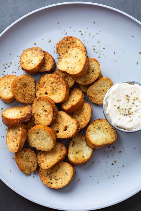 Garlic & Herb Bagel chips using Air Fryer - Chili in a pod Garlic Bagel Chips Air Fryer, Garlic Bagel Chips Recipe, Air Fried Garlic, Bagel Chips Recipe, Garlic Balls, Using Air Fryer, Bagel Crisps, Fried Garlic, Gluten Free Bagels